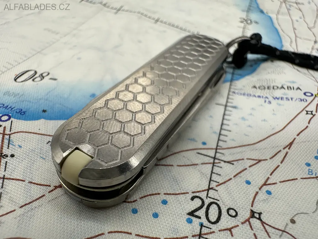MARATAC Classic Swiss Army Scales Honeycomb
