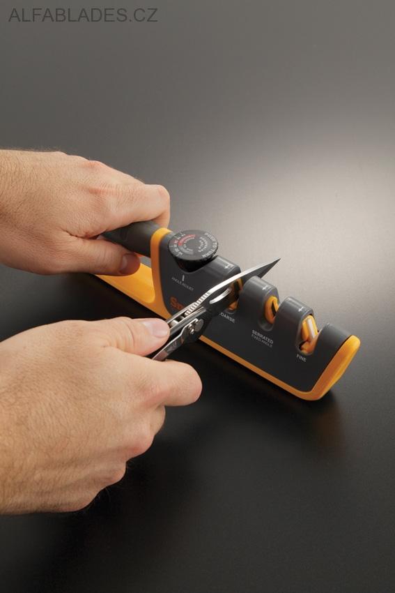 SMITH'S SHARPENERS Adjustable Angle Pull-Thru Knife Sharpener
