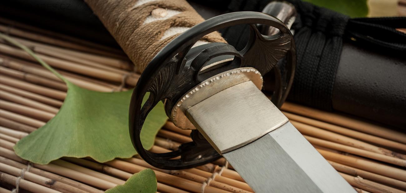 DRAGON KING Autumn Leaf Katana