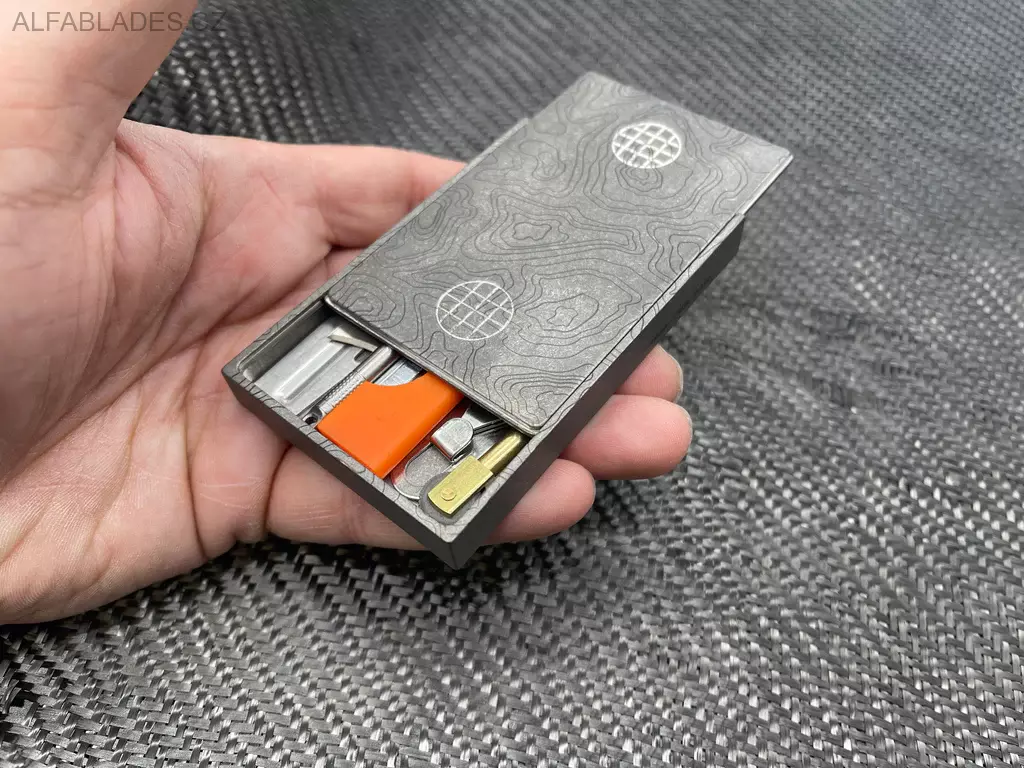 MARATAC Slide Top Card Holder CF