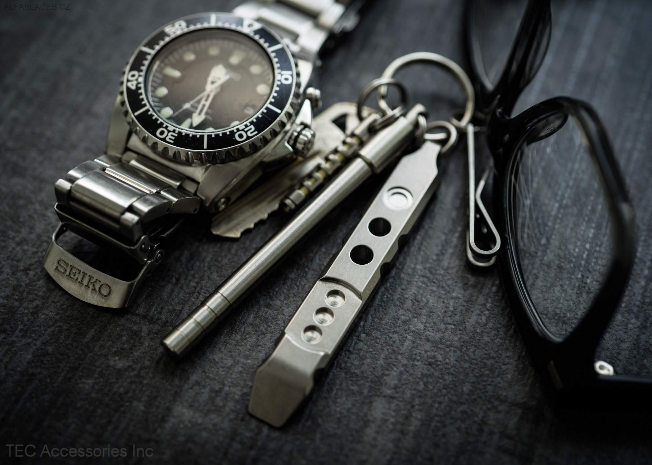 TEC ACCESSORIES Ti-Pry Titanium Pry Bar: Keychain Edition